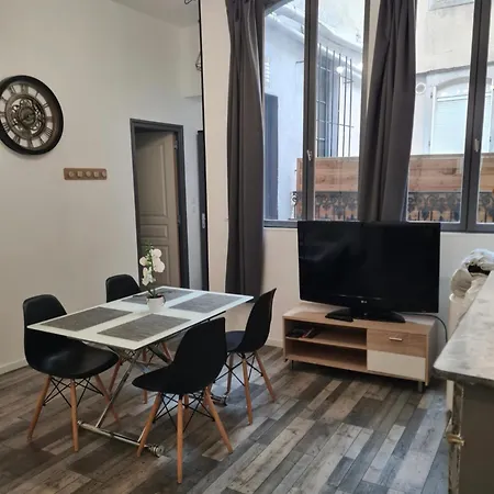 Cosy Avec Balneo, Balcon, Clim A 15 Min De La Cite *