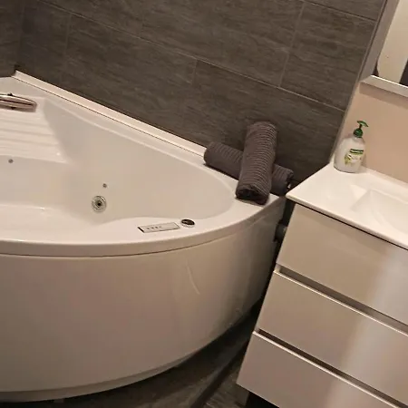 Appart Cosy Avec Balneo, Balcon, Clim A 15 Min De La Cite * קרקסון