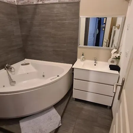 Appart Cosy Avec Balneo, Balcon, Clim A 15 Min De La Cite דירה *